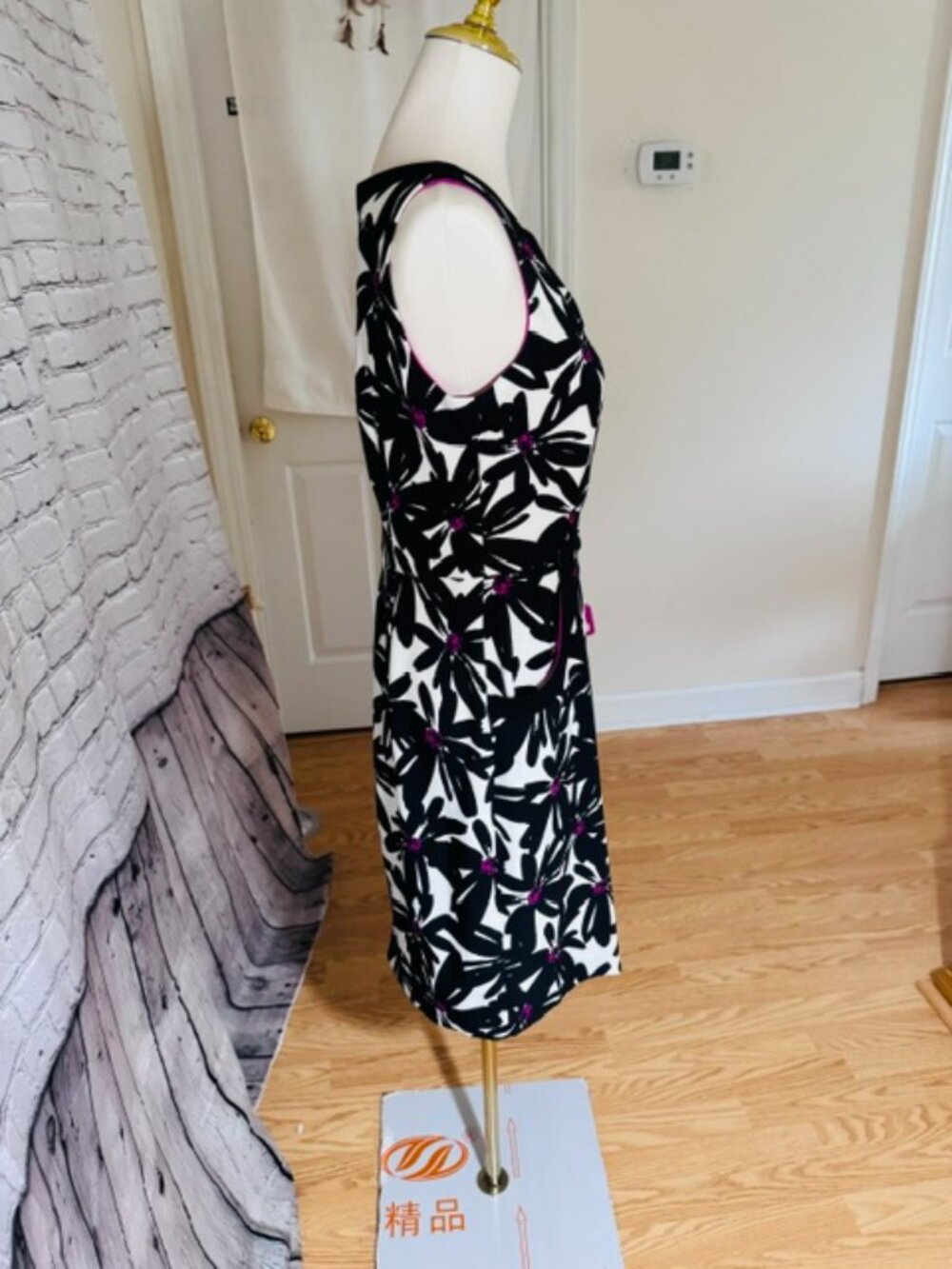 London Times Floral Sheath Dress Black Pink V-Neck Belted Pockets Sz 8 EUC - Picture 5 of 8